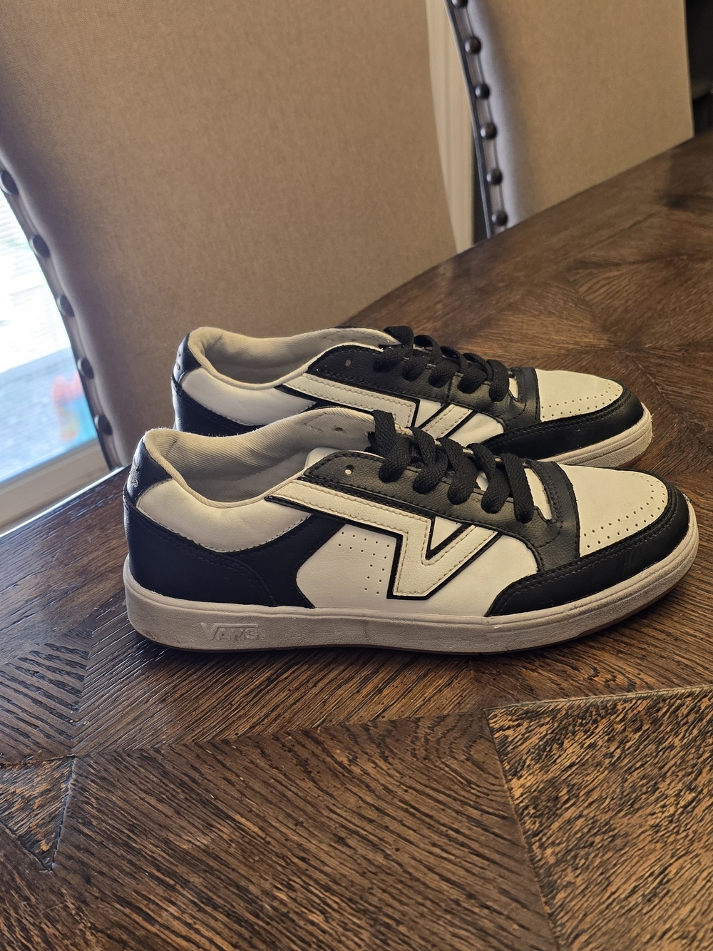 Vans Black and White Kids Low-Top Sneakers